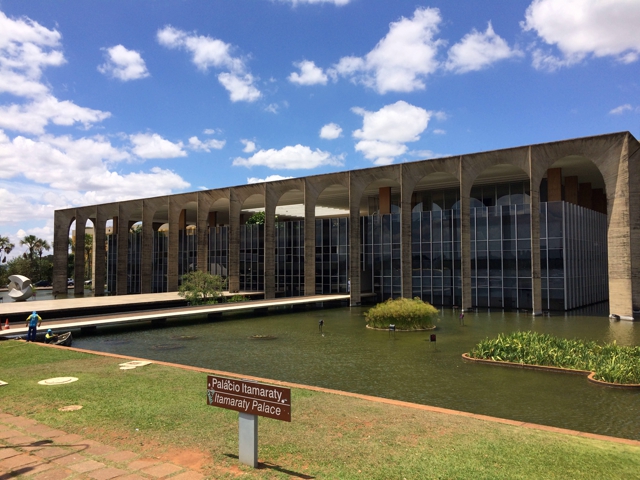 Fotografia do Stock: Bandeiras dos estados e Palacio do Itamarati em ...